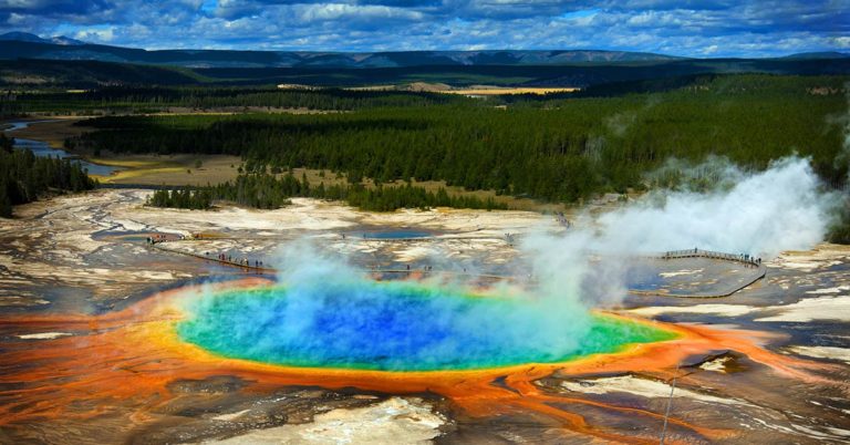 10 National Parks Everyone Should Visit At Least Once. - Featured image