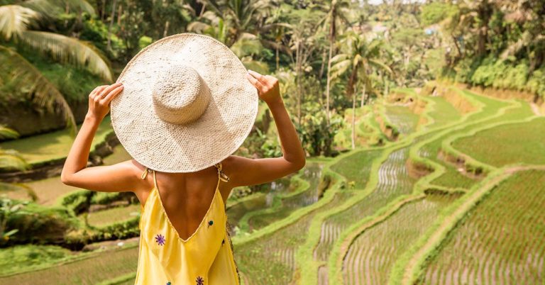 Influencer Brags About Her Easy Life In Bali On Twitter, She Gets Deported Over It - Featured image