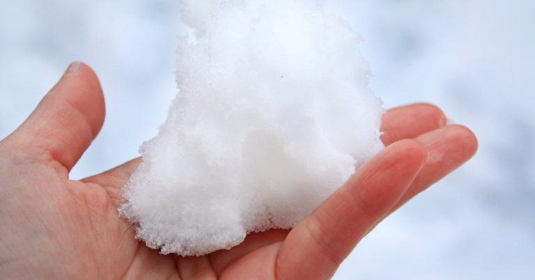 People Are Burning Snow To “Prove” That Snow Is Fake - Featured image
