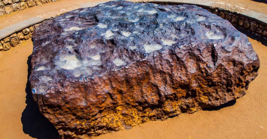 Man Keeps Rock For Years, Hoping It’s Gold. It Turned Out to Be Far More Valuable - Featured image