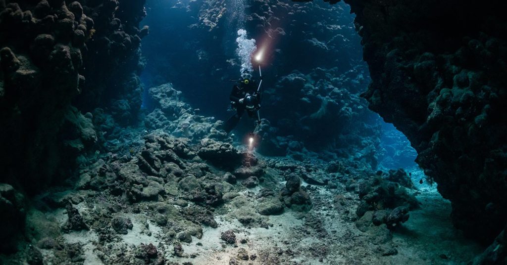 Scuba diver captures breathtaking labyrinth of underwater caves worshipped by the Mayans - Featured image