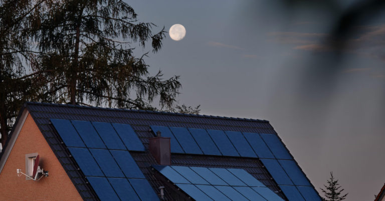 Anti-Solar Panels That Don’t Require Daylight To Generate Power - Featured image