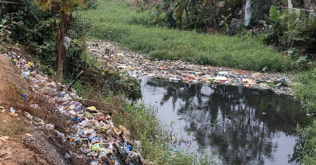Paralyzed Man Is Cleaning Plastic From River Goes –And He’s Showered With Gifts to Better His Life - Featured image