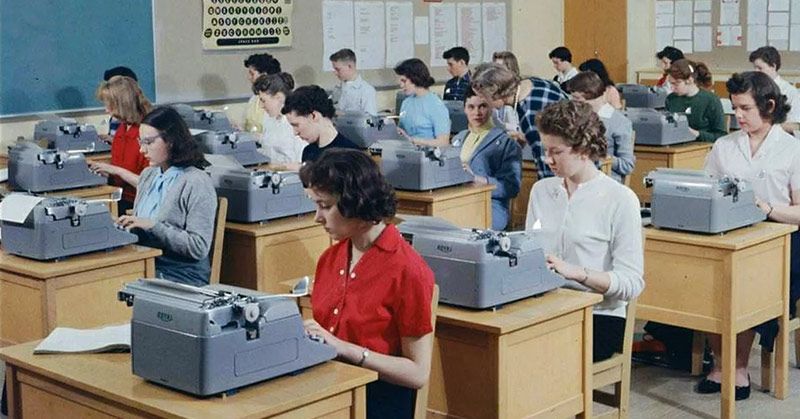 women typing
