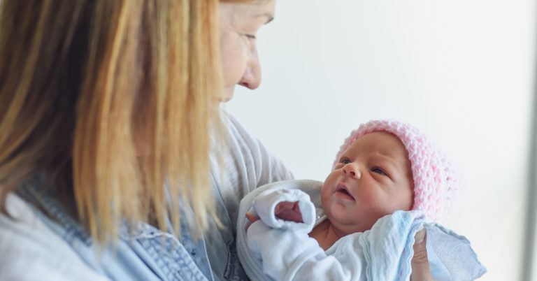 New Hampshire woman who lost her daughter to brain tumor gives birth at 57 - Featured image