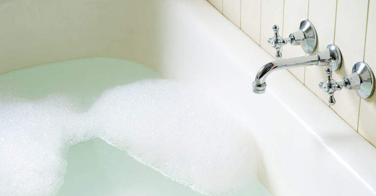 Woman Sent 65,000 Texts To A Man After Their First Date And Then Broke Into His House To Take A Bath - Featured image