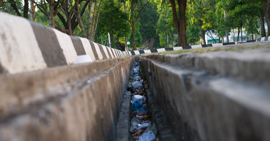City Found a Way to Save Water From Plastic Pollution and We Can Start Doing the Same - Featured image