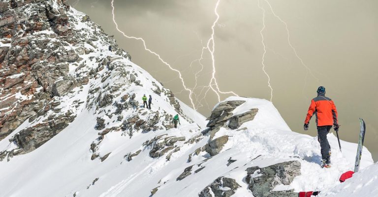 Eight Seemingly Normal Pictures With Eerie Backstories - Featured image