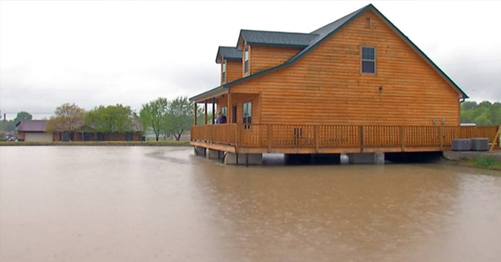 Man Builds Home Over Pond So He Can Fish From His Living Room - Featured image