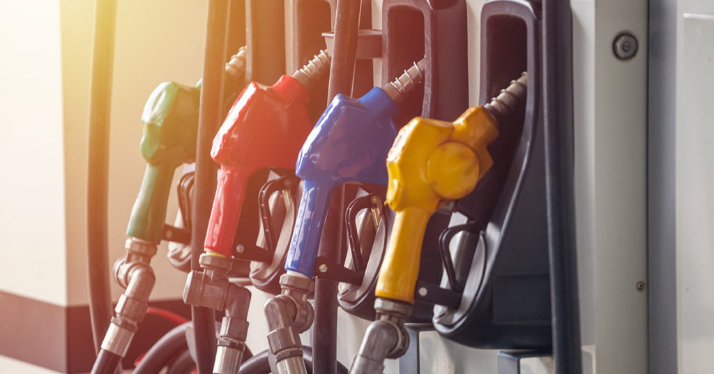 Female Driver Says Gas Pumps Are Sexist Because They’re Designed For Men And Hurt Her Small Hands - Featured image