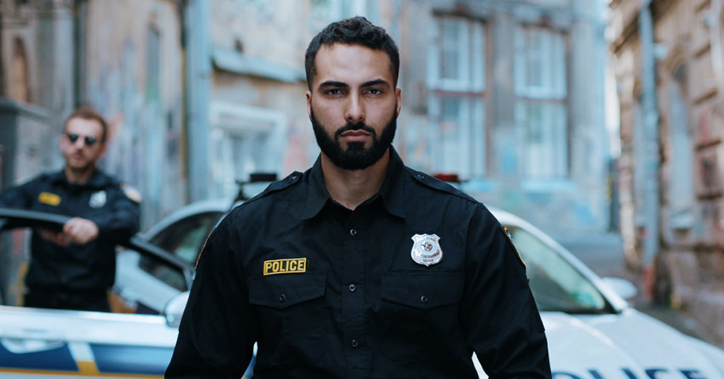 There Is A Reason Cops Tap Your Tail Light After Pulling You Over - Featured image