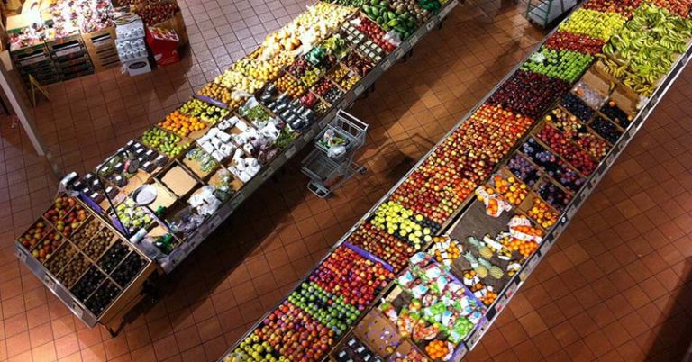 This Grocery Store Sells Healthy Fresh Foods for the Price of Junk Food - Featured image