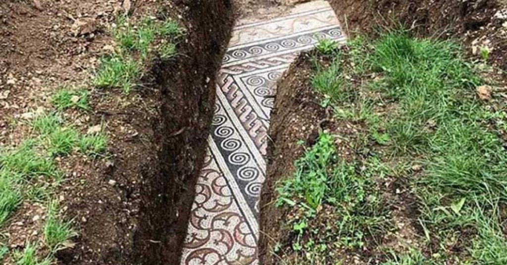 Perfectly preserved ancient Roman mosaic floor discovered in Italy - Featured image