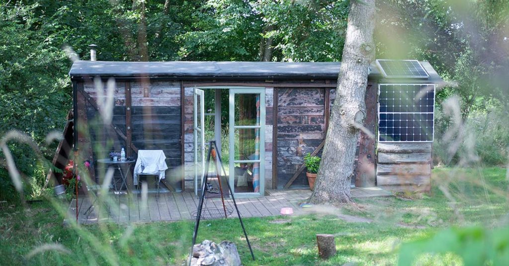 She Has Been Living Off The Grid For Over 30 Years! This Is What Her Life is Like - Featured image