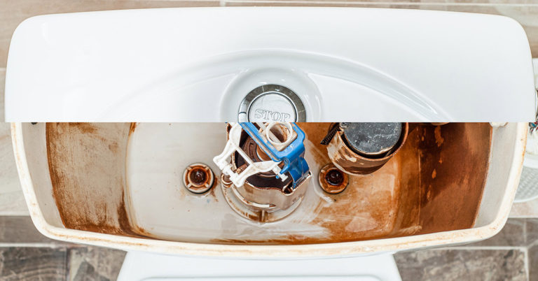 Here’s How to Clean Your Toilet Tank - Featured image