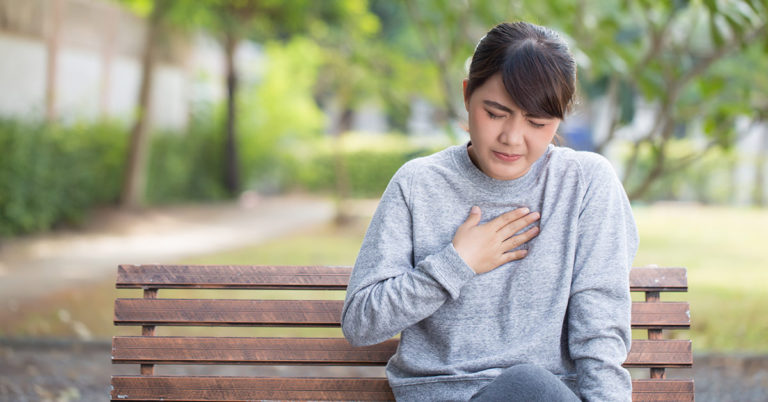 7 Signs You’re Suffering From Acid Reflux and How to Fix It - Featured image