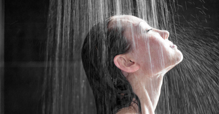 Why it is Better to Shower at Night - Featured image