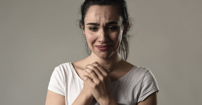 Heartbreaking Photo Series Captures The Raw Grief Of Owners As Their Pets Are Being Euthanized - Featured image