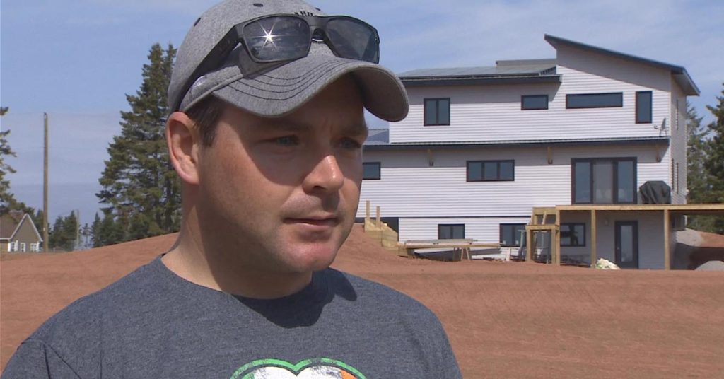 Man Who Uses Solar Panels to Generate His Own Solar Energy Is Still Being Charged Tax in Canada - Featured image