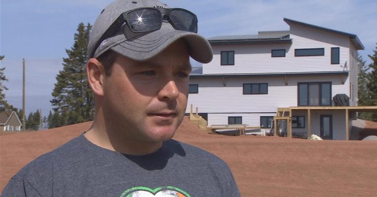 Man Who Uses Solar Panels to Generate His Own Solar Energy Is Still Being Charged Tax in Canada - Featured image