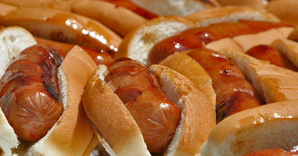 New study claims eating just 1 hot dog reduces your life by 36 minutes - Featured image