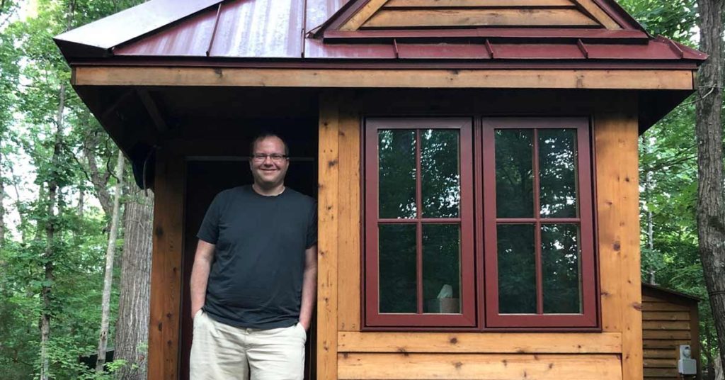 Man Saves $100,000 in 7 Years Living in a Tiny House, Plans to Retire at 40 - Featured image