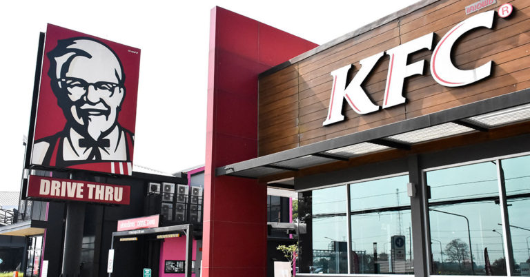 KFC employee sets internet ablaze with behind-the-scenes food prep video: ‘I wish I never saw this’ - Featured image