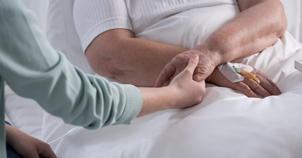 Hospice nurse reveals the unexplained phenomena that happen before you die - Featured image