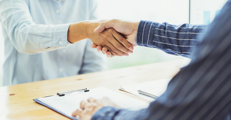 Job Seeker Pitches At Station, Gets Interview In 3 Hours And New Job In 3 Days - Featured image