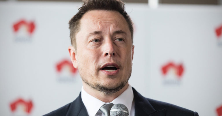 Elon Musk Says He Hopes to Start Putting Brain Chips in Humans Next Year - Featured image