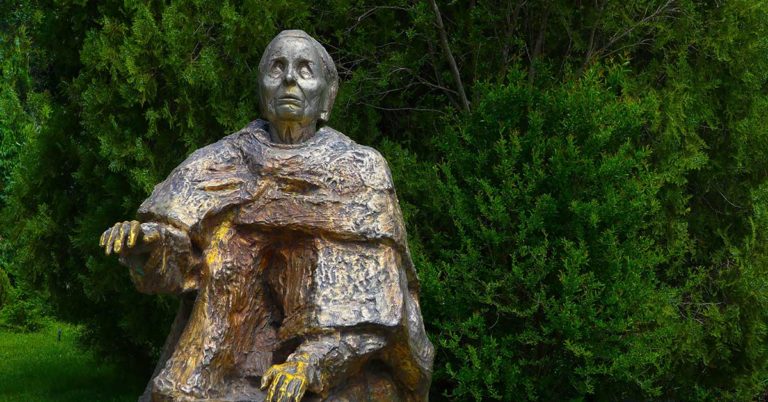 Blind Mystic Baba Vanga’s 2022 Predictions Are Both Bleak and Terrifying - Featured image