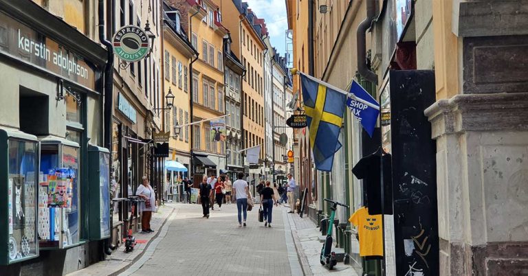 I Don’t Mean To Rub Salt In Your Wounds’: Swede Tells Americans What It’s Like To Live In Sweden And It’s Eye-Opening - Featured image