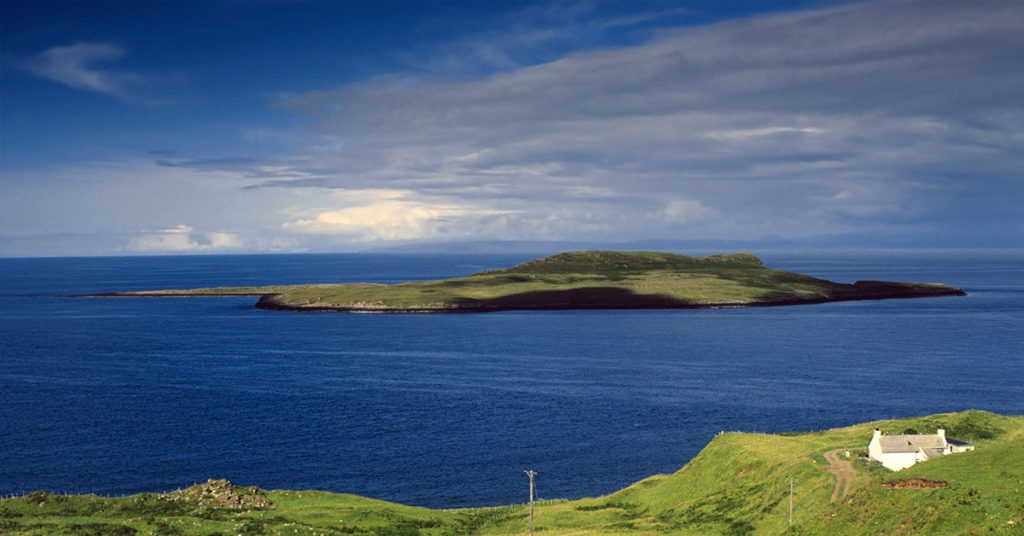 300-Year-Old Pub On Remote UK Island Looking For A ‘Monarch’ To Run It - Featured image