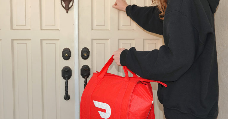 Viral Video Shows Workers Not Taking Deliveries Without Tips: ‘We Can Pick and Choose’ - Featured image