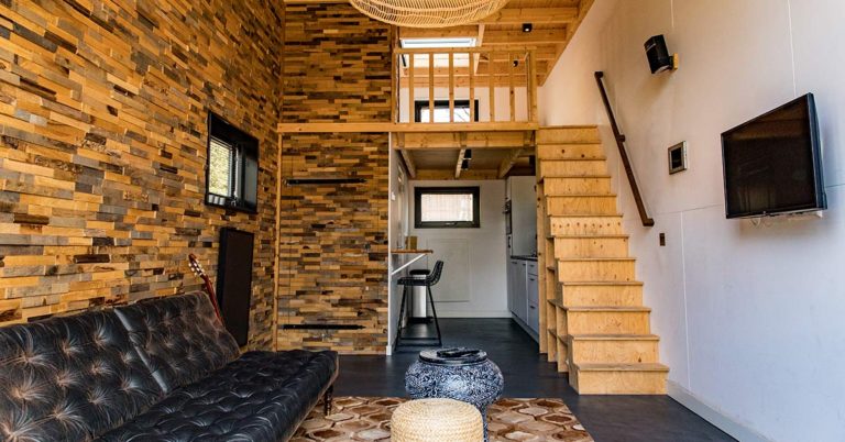 Single mom took the risk, built a tiny home, and now lives on only $75 per month - Featured image