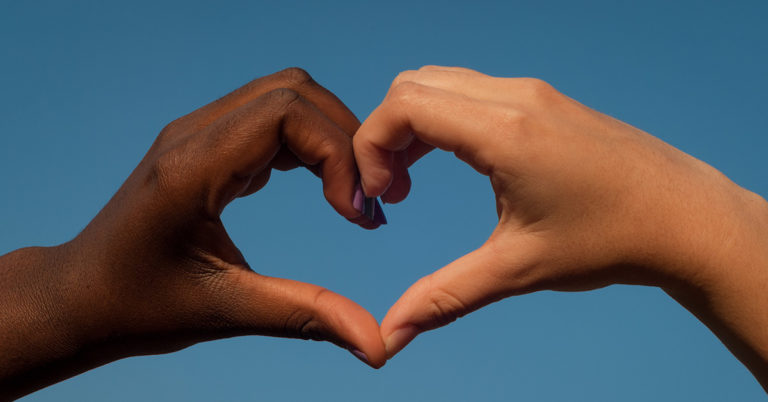 They were madly in love but were forced to end their interracial romance. They reunited 42 years later—and now live together - Featured image