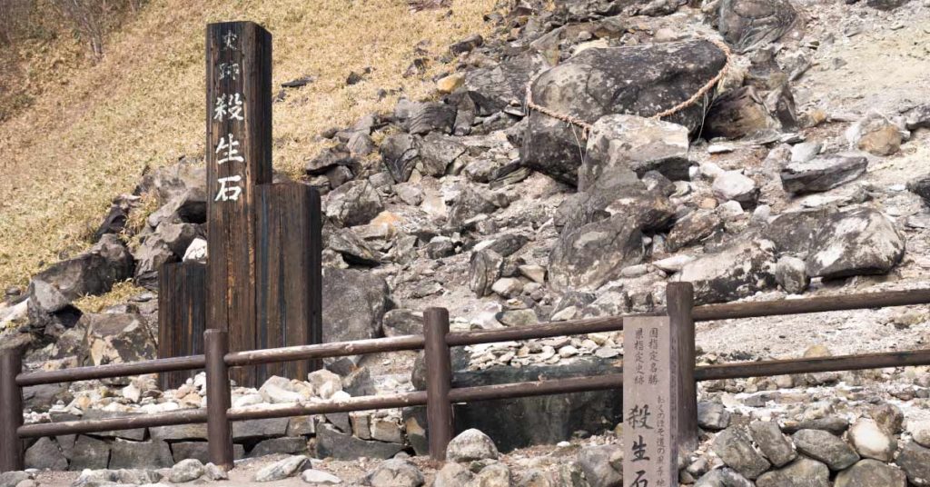 Japan’s “Killing Stone”, Said To Contain A Chaotic Demon for 1,000 Years, Splits In Half - Featured image