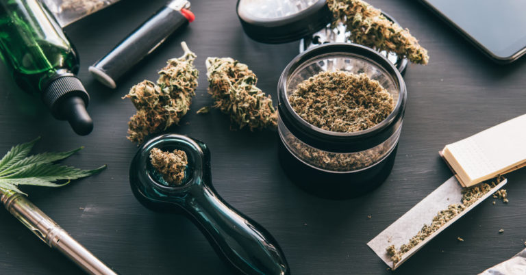 If You’re Still Smoking Weed at 30, Scientists Have Bad News - Featured image