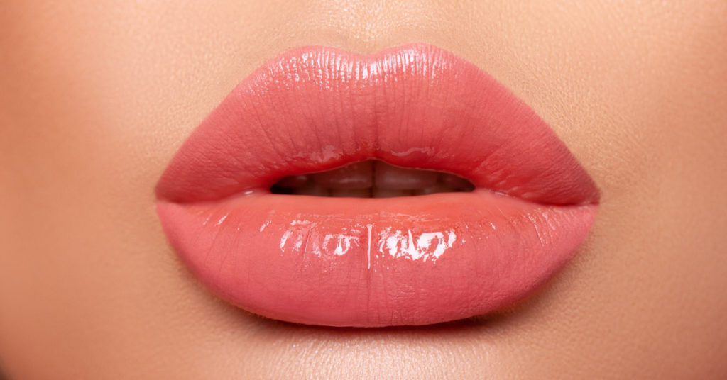 24-year-old woman with ‘biggest lips’ in the world has spent $5,000 on fillers and still wants to go BIGGER - Featured image