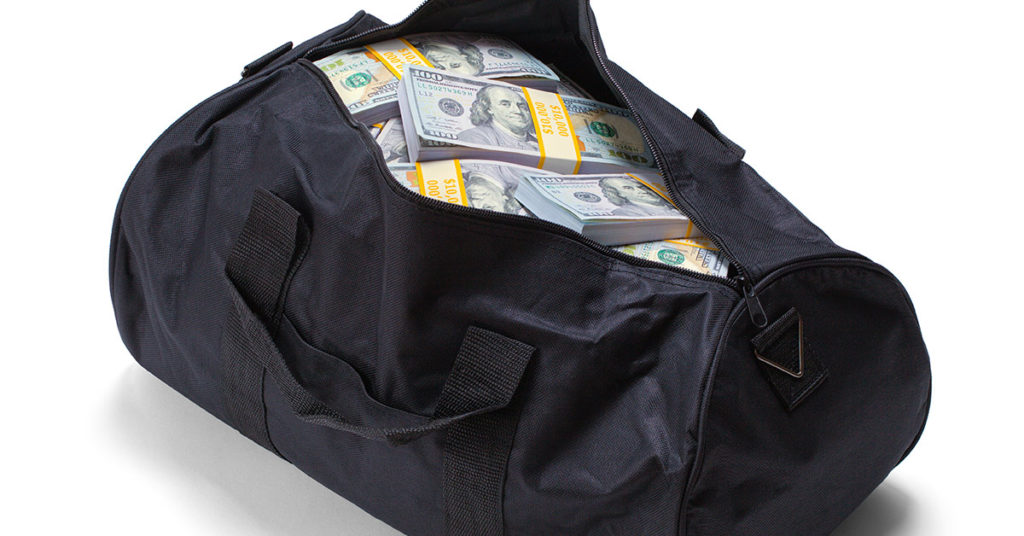 Man Finds Safe Containing $7,500,000 Inside Storage Unit He Purchased For $500 - Featured image