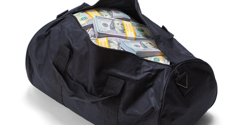 Man Finds Safe Containing $7,500,000 Inside Storage Unit He Purchased For $500 - Featured image
