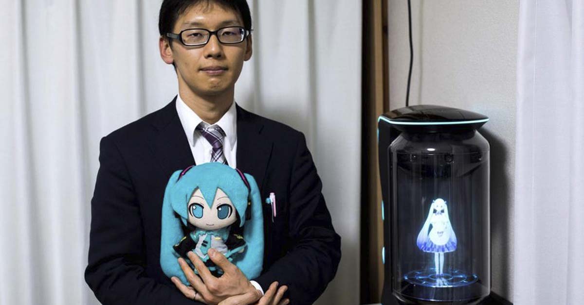 ‘Fictosexual’ Man Who Married 16-Year-Old Hologram Can’t Communi...