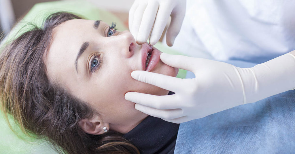 After lip lifting, a woman who almost died from her surgery addiction is now unable to close her mouth - Featured image