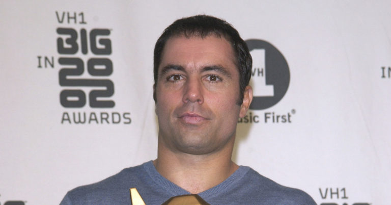 Watch Joe Rogan Realize In Real Time The Story He’s Ranting About Is Actually Fake News - Featured image