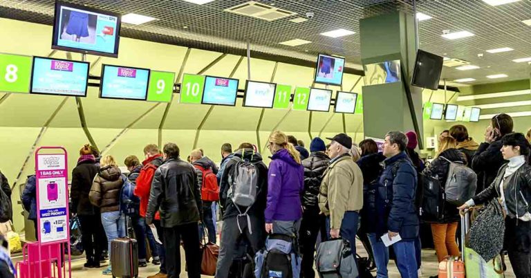 Instagram Model Claims Her 22-Pound Breasts Got Her Kicked Off Plane - Featured image