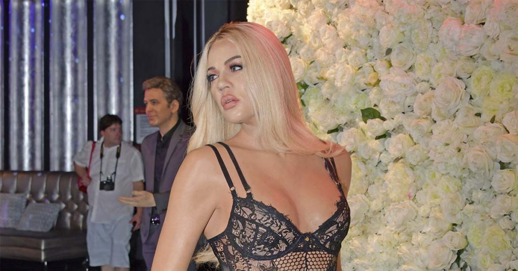Khloé Kardashian slammed for old photo as ‘pimp’ with black women on leashes - Featured image
