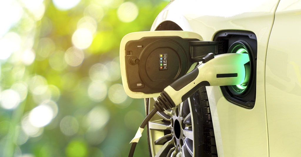 The Biggest Reason People aren’t Buying Electric Cars - Featured image