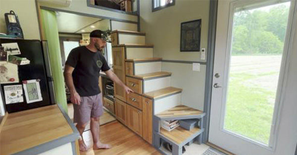 Man Tired of Paying High Rent Builds Tiny House From Scratch