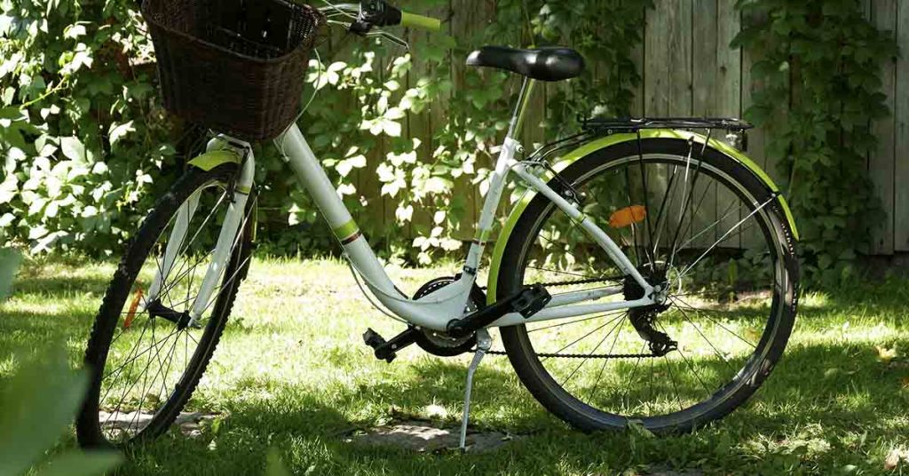 Couple Left Bikes In Yard To Lure Thieves, Beat Them With Bats And Posted Videos On YouTube - Featured image