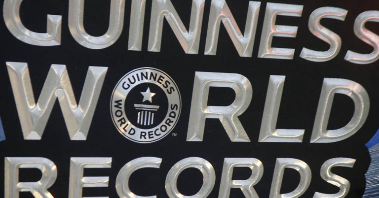 Woman With Longest Fingernails Ever Grew Them Out For A Heartbreaking Reason - Featured image